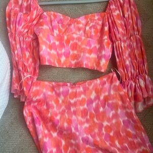 Super cute set only worn once. Would be so cute for derby party!!